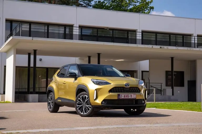 toyota yaris cross hybrid 3.webp